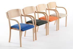 Die Samtsitzpolster gibt es in verschiedenen Farben